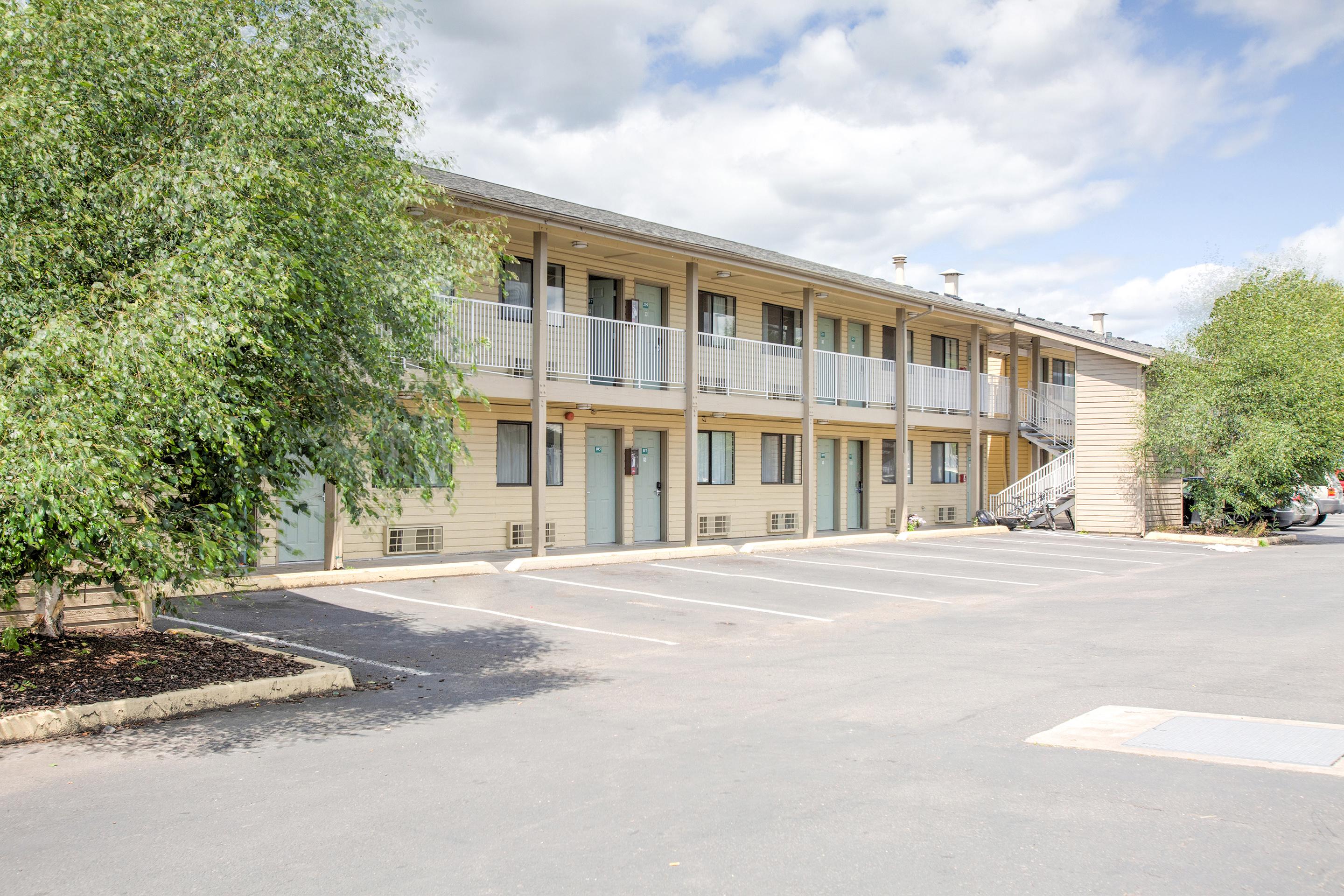 Oyo Woodland Hotel And Suites Exterior photo